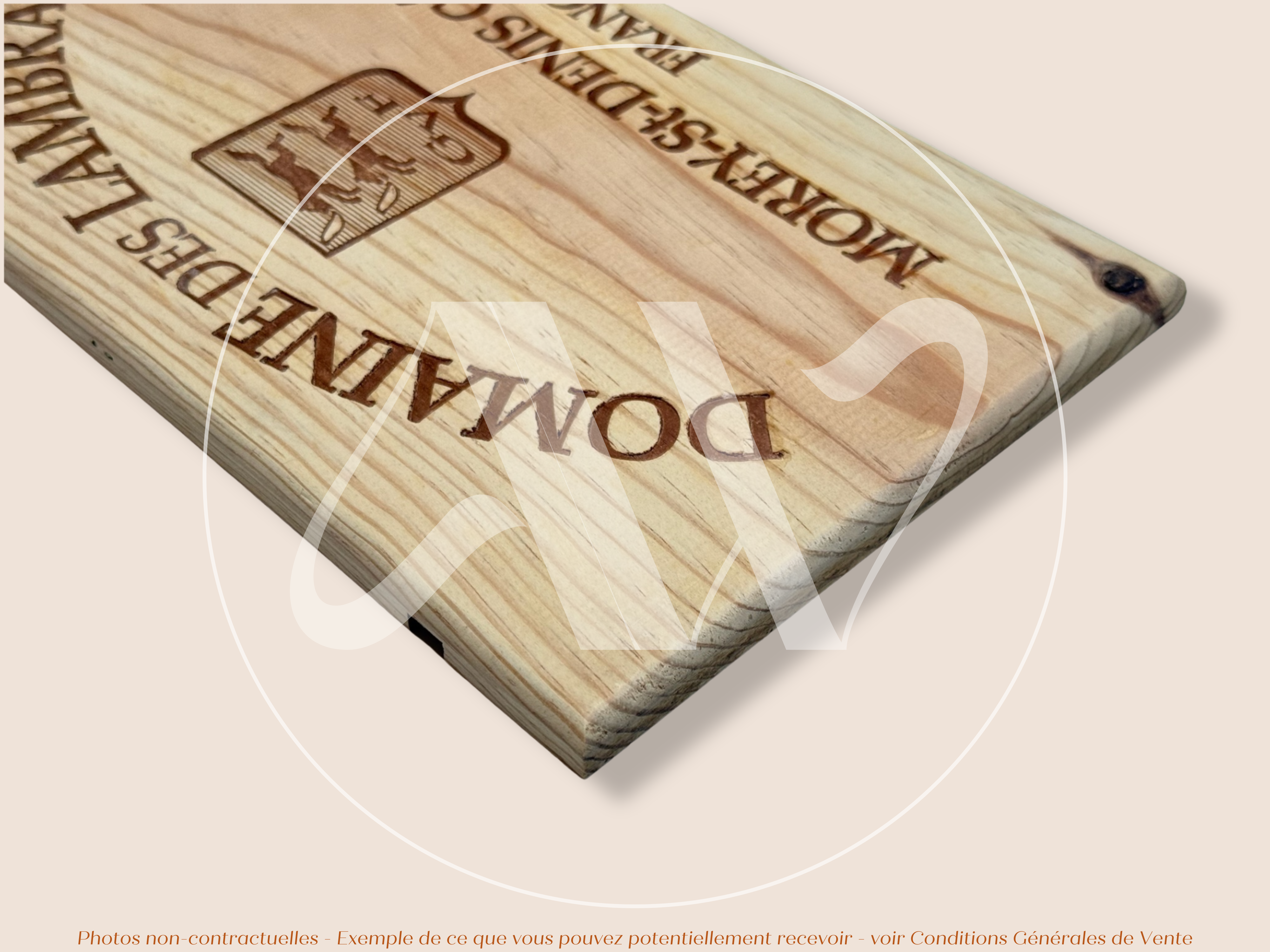 Domaine des Lambrays — Bourgogne — France — Morey-Saint-Denis — Sans millésime — 30 × 17 cm — Façade caisse de vin en bois