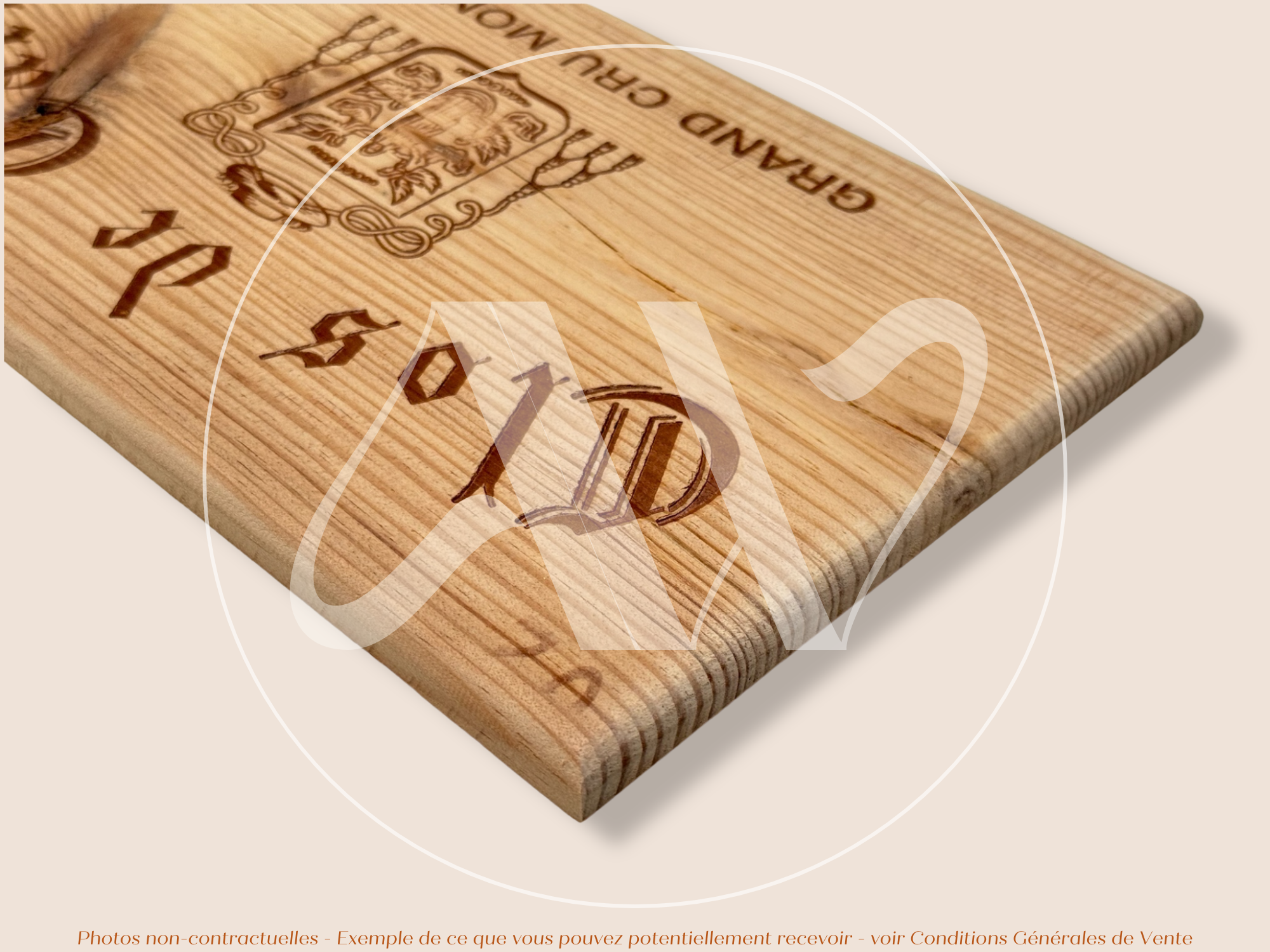 Clos de Tart — Bourgogne — France — Clos de Tart Grand Cru Monopole — Sans millésime — 30 × 17 cm — Façade caisse de vin en bois