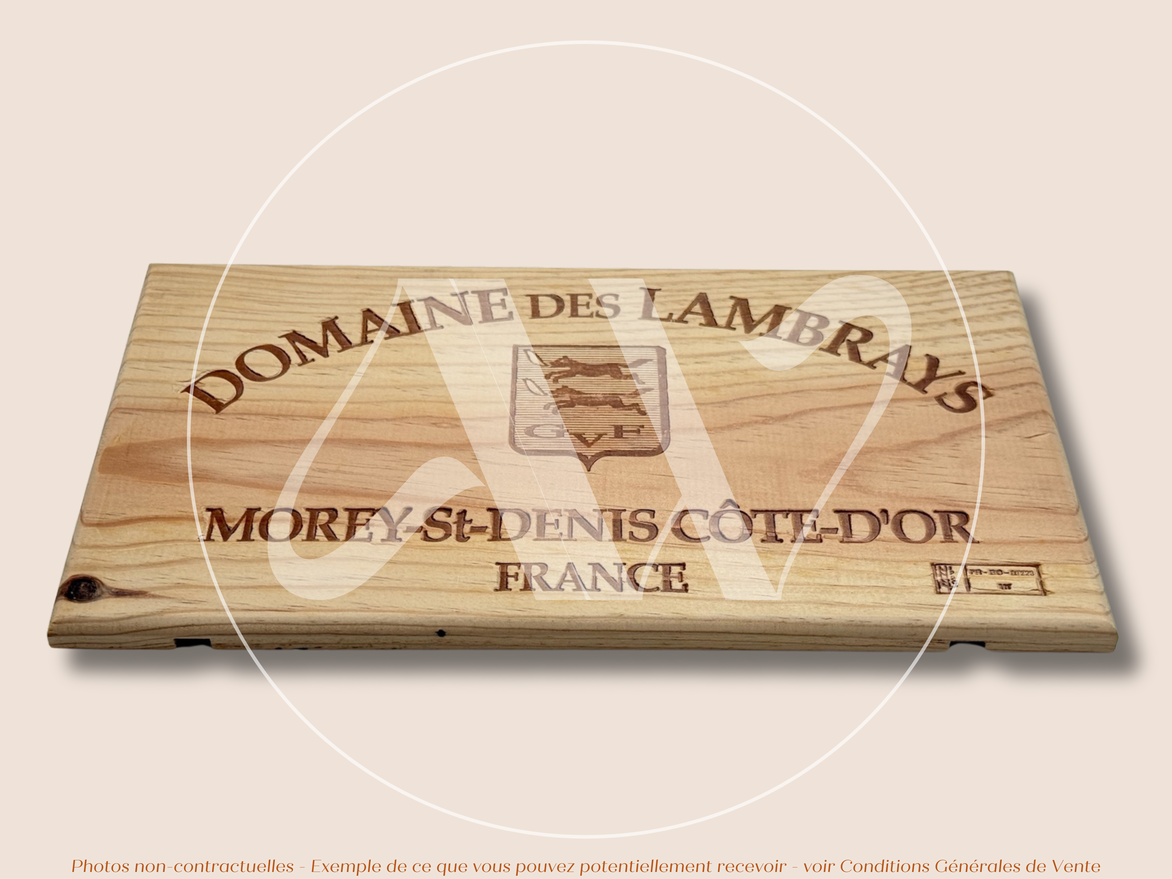 Domaine des Lambrays — Bourgogne — France — Morey-Saint-Denis — Sans millésime — 30 × 17 cm — Façade caisse de vin en bois