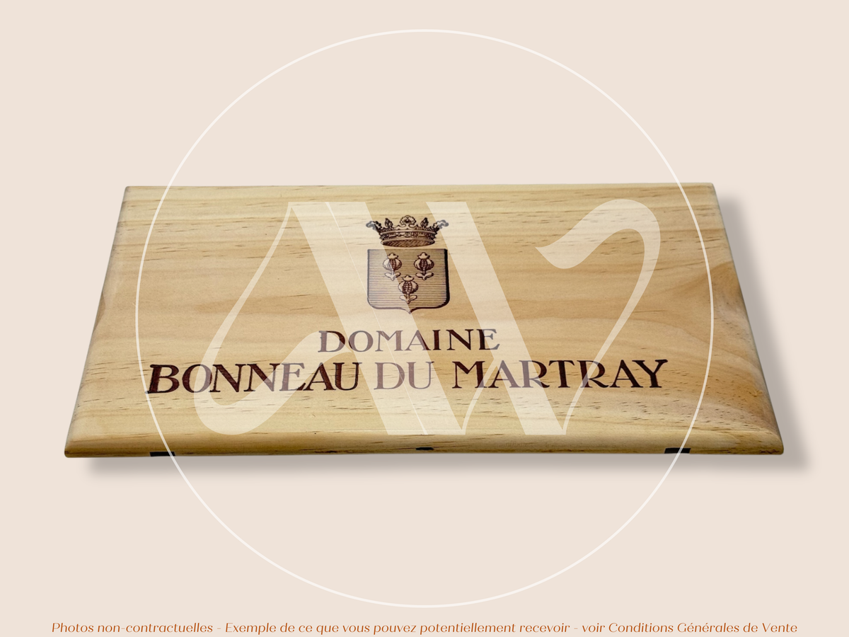 Domaine Bonneau du Martray — Bourgogne — France — Corton-Charlemagne & Corton Grands Crus — Sans millésime — 30 × 17 cm — Façade caisse de vin en bois