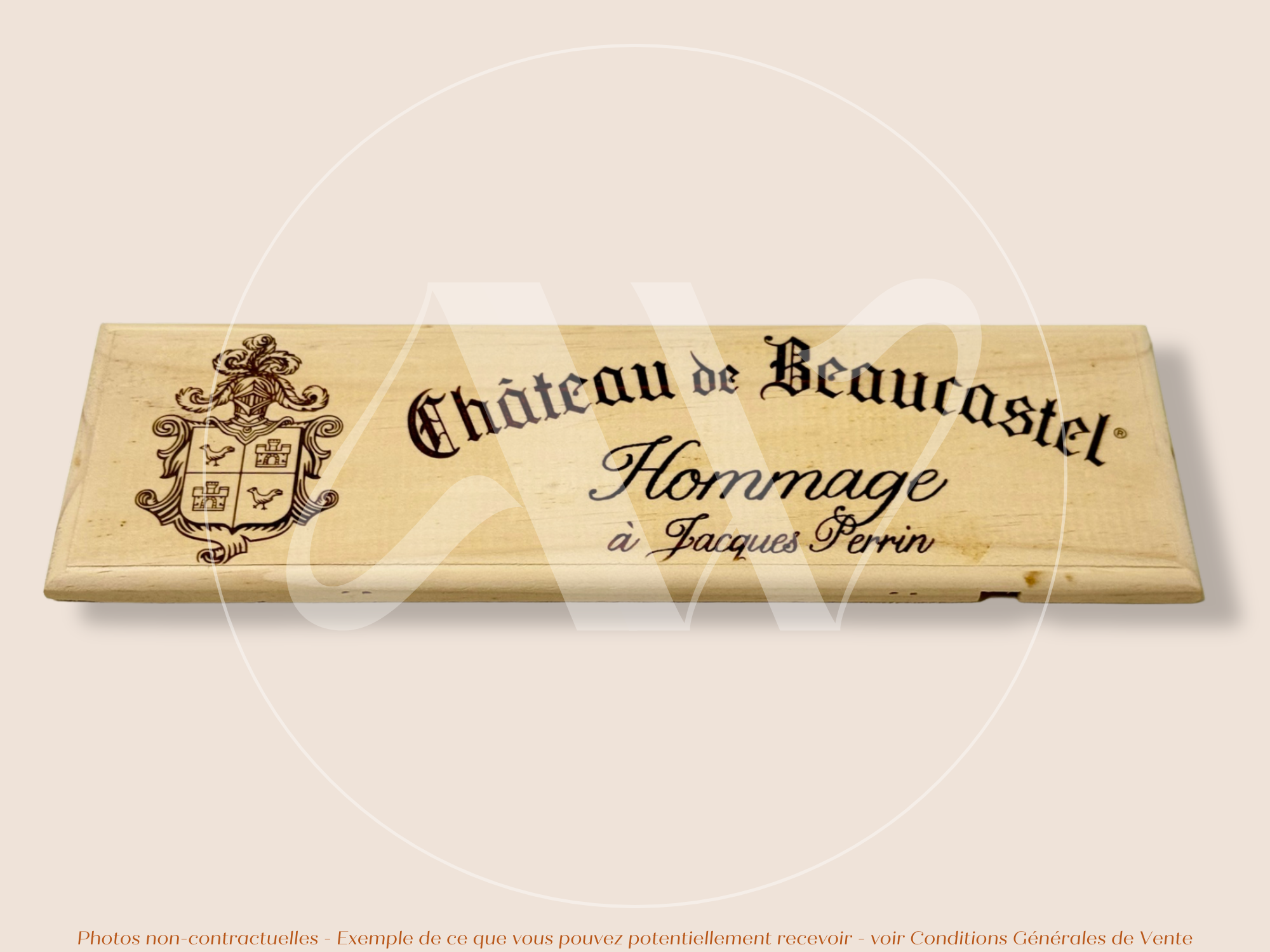 Estampe / Façade d'une caisse de vin en bois du Chateau de Beaucastel - Hommage à Jacques Perrin - Vallée du Rhone | Format : 30x9 cm