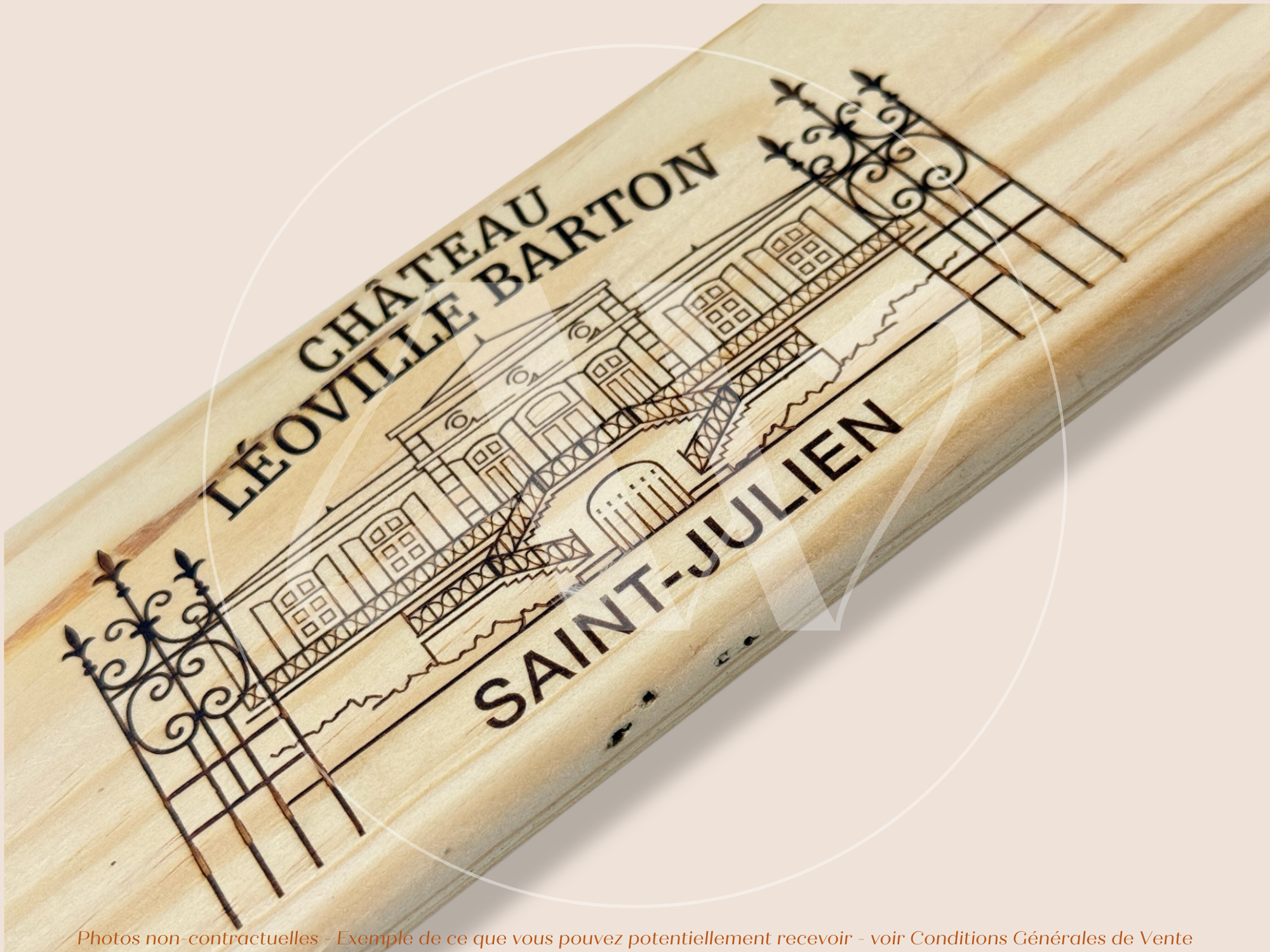 Estampe / Façade d'une caisse de vin en bois du Chateau Leoville Barton - 2020 - Bordeaux | Format : 30x9 cm