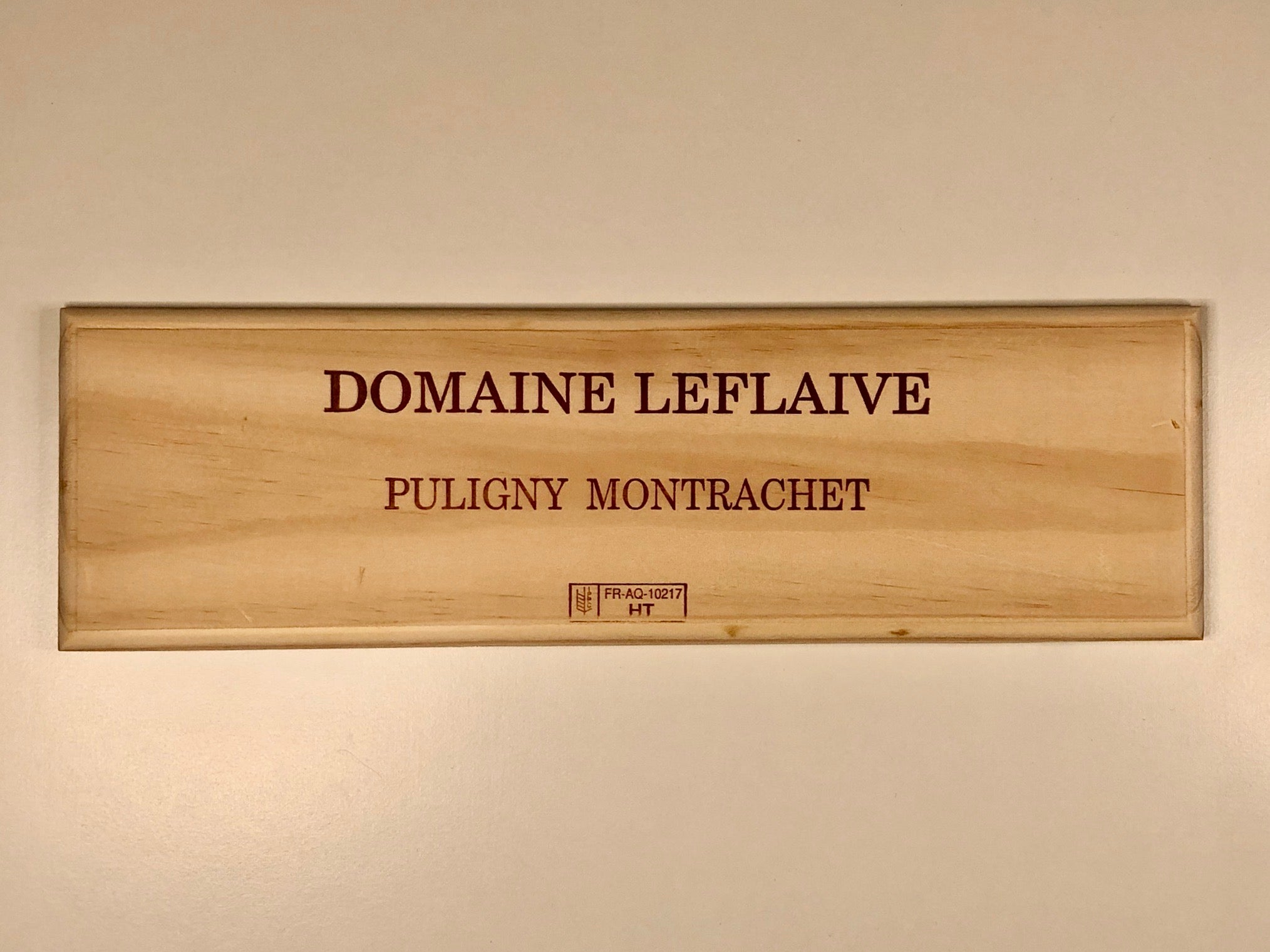 Estampe / Façade d'une caisse de vin en bois du Domaine Leflaive - Bourgogne | Format 1 bouteille = 30x9 cm
