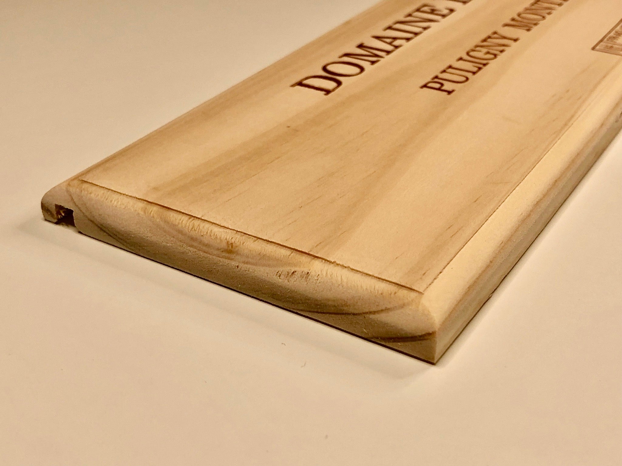 Estampe / Façade d'une caisse de vin en bois du Domaine Leflaive - Bourgogne | Format 1 bouteille = 30x9 cm